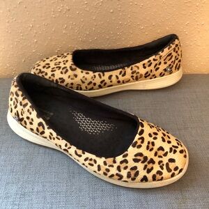 Sz 8 Skechers On the Go Capri Leopard Calfhair Ballet Flat Slip Ons